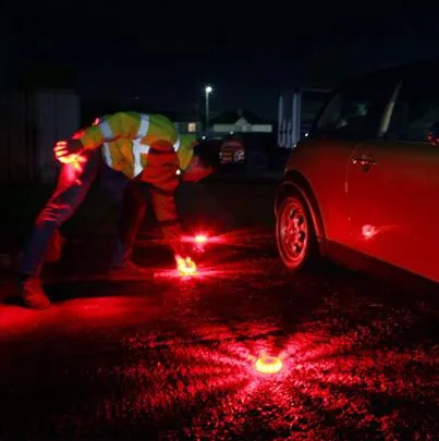 Kaufe LED Notfall Auto Lichter Straße Flares Warnung Nacht Lichter  Straßenrand Disc Leuchtfeuer Rot Blau Led Polizei Straße Led Licht