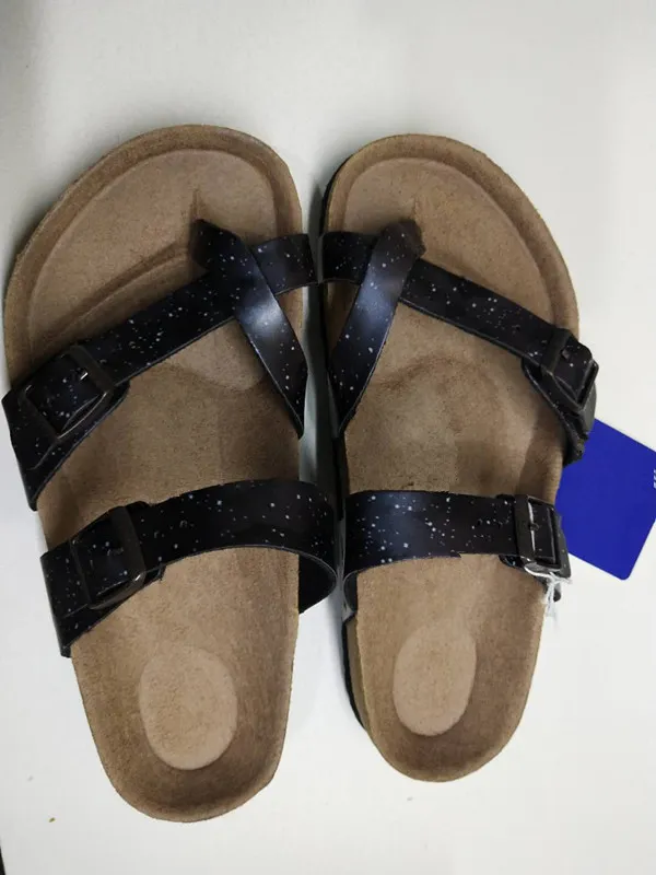 Ny Glitter Berömd Märke Man Flat Sandaler Kvinnor Mode Sommar Beach Fritidskor Bekväm Högkvalitativa Äkta Läder Tofflor