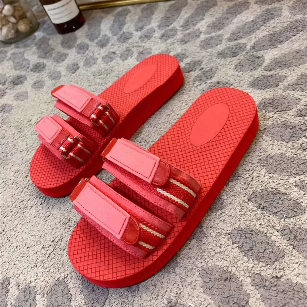 Ursprungspaket Luxury Women Designer Sandaler Magic Stick Platform Sandaler Summer Beach Slipper Red Letter Thick Sole Shoes Trading9132339