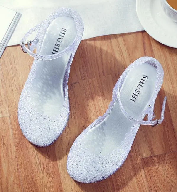 Hot Sale-2019 Beroemde Designer Crystal Plastic Sandals Wiggen Bird's Nest Galoshes Jelly Schoenen Bloem Holle Strandschoenen