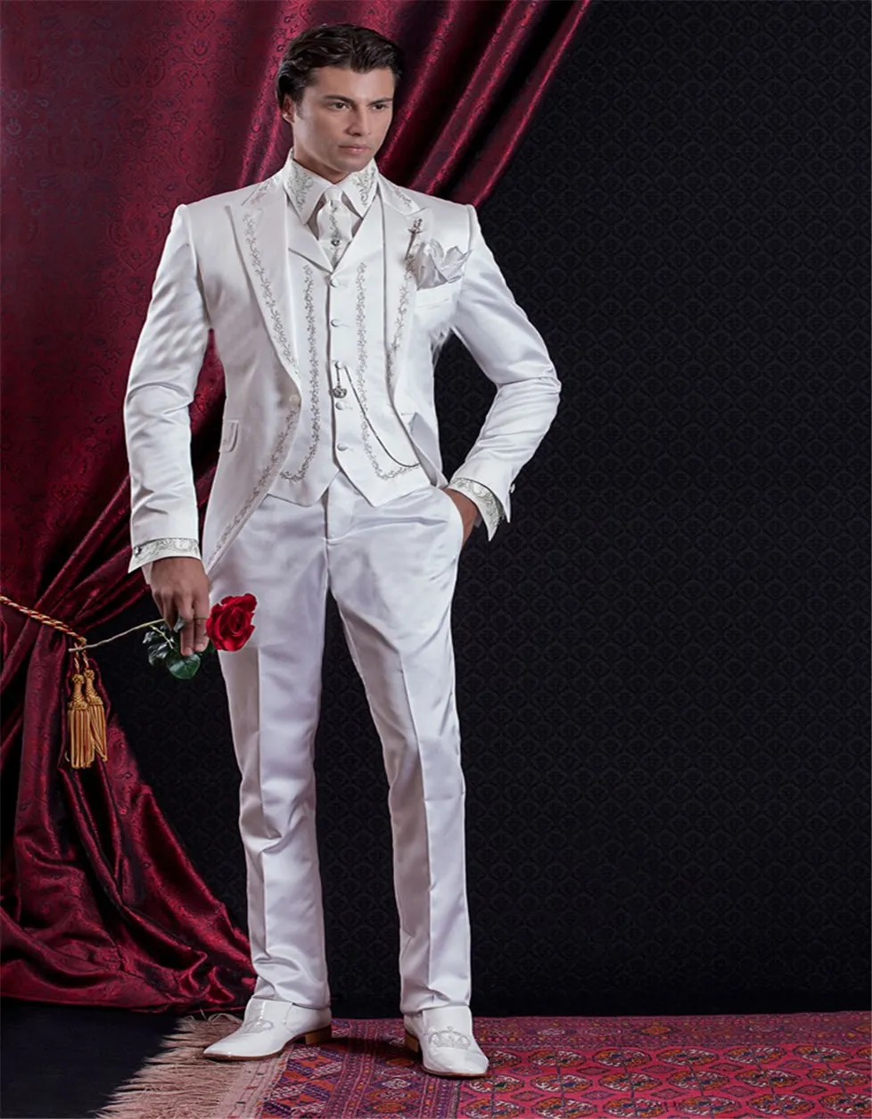 Ricamo Groomsmen picco risvolto smoking dello sposo bianco uomo abiti da sposa / ballo di fine anno / cena miglior uomo blazer (giacca + pantaloni + cravatta + gilet) K186