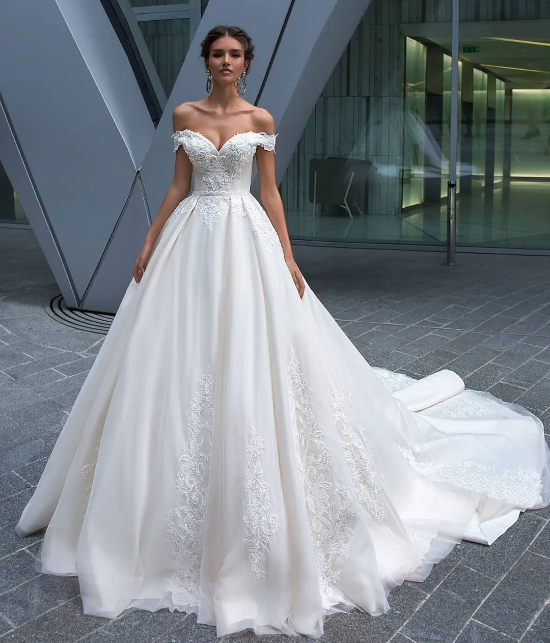 Lace A Line Wedding Dress: Graceful Beaded Appliqued Bridal Gown