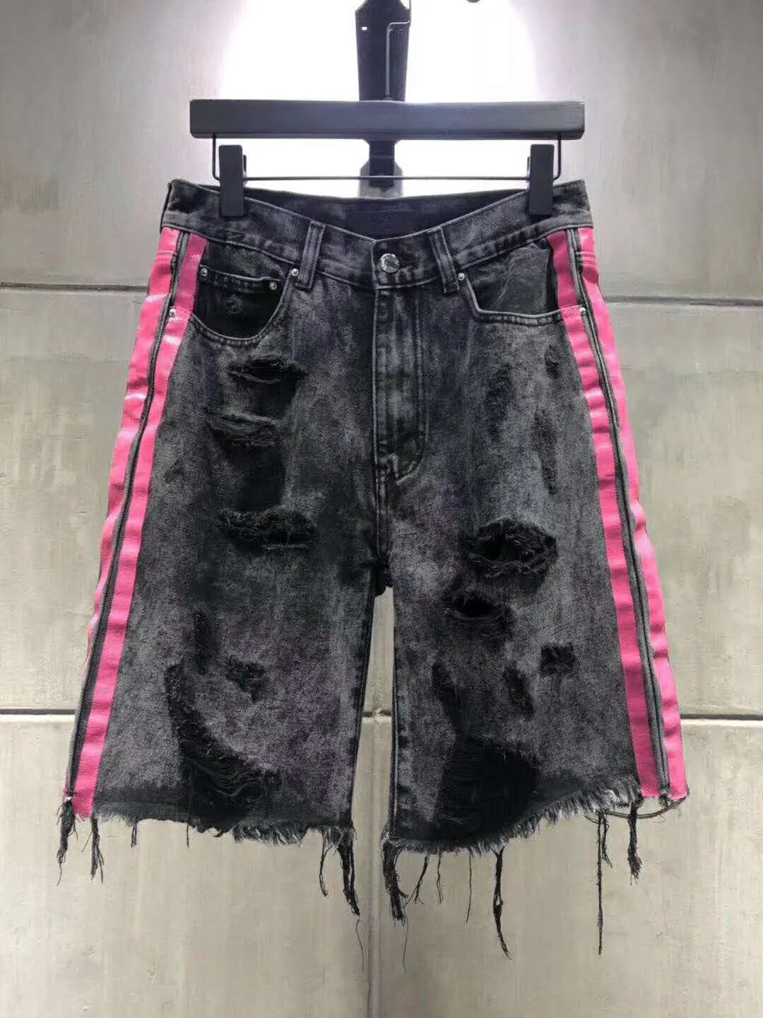 Luxurys Designer Jeans corti da uomo Estate Classic Pink Stripe Am-jeans Stampa Denim fluorescente Fashion Hole Strappo Design Top Qual224F