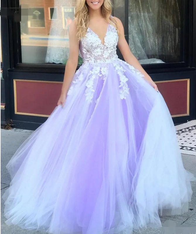 Lavanda 2020 economici Abiti da ballo A-Line con scollo a V Fiori di pizzo Tulle Lungo abito da ballo Applique senza schienale Abiti da sera Robe De Soiree