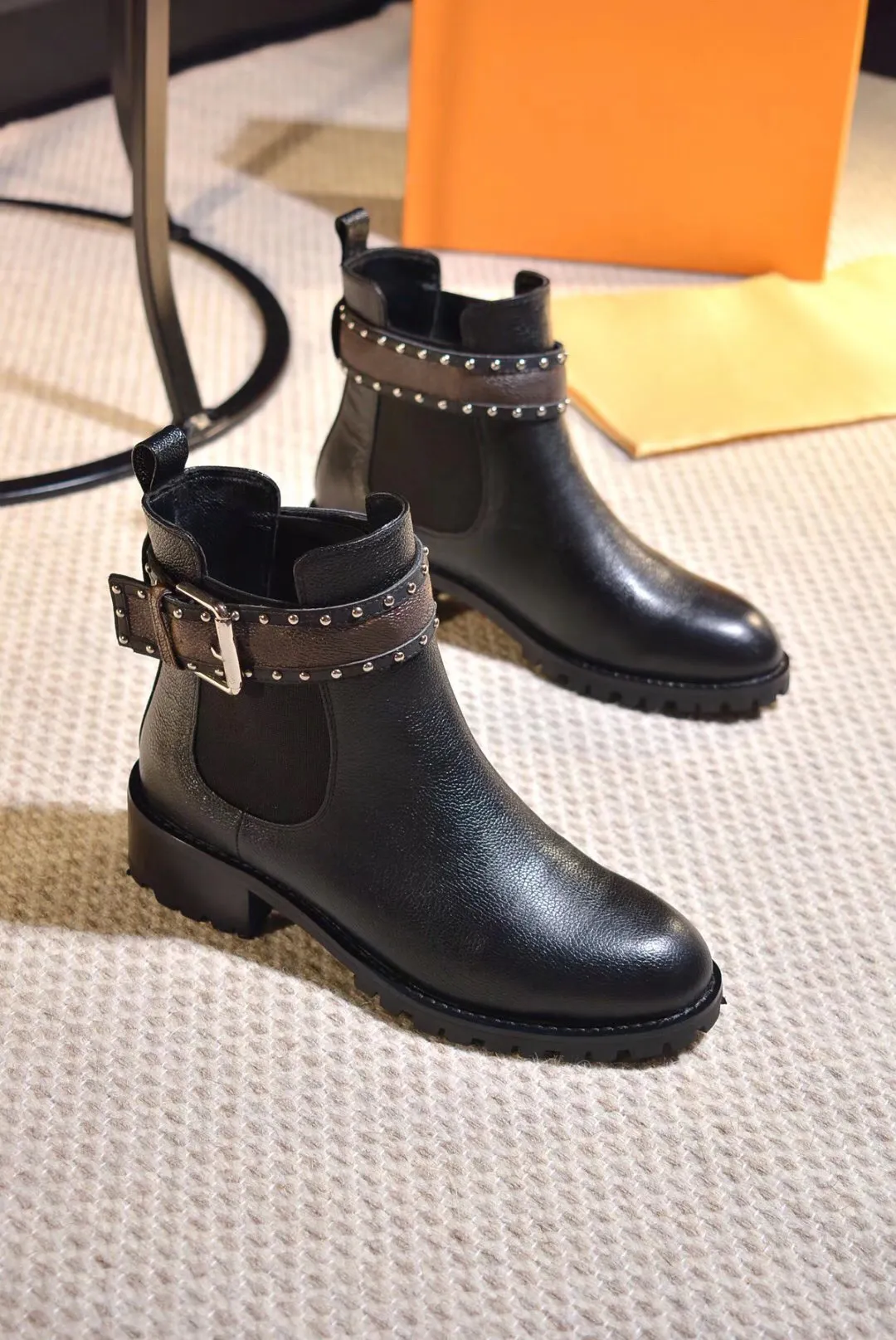 Stivali di lusso Stampa marrone Pelle nera con punte Stivali alla moda Martin Stivali da neve con plateau Stivaletti da donna da donna Scarpe invernali firmate