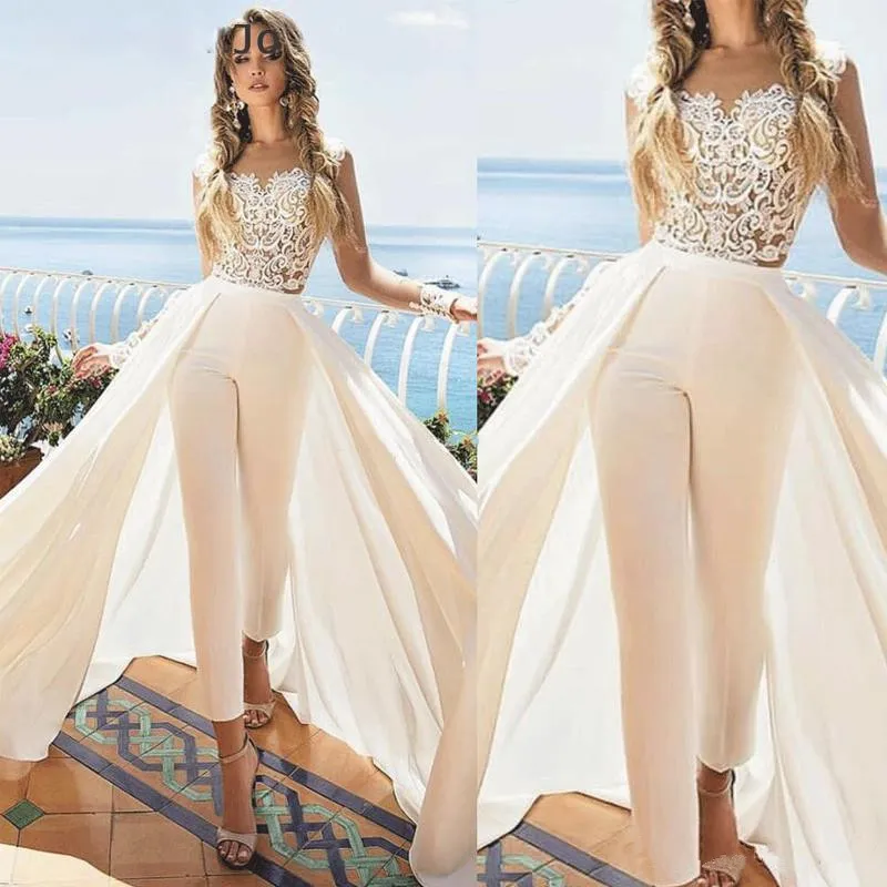 Tuta da sposa in pizzo Tuta da sposa in tulle trasparente con applicazioni di pizzo in chiffon sopra la gonna Abiti da sposa da spiaggia estivi taglie forti