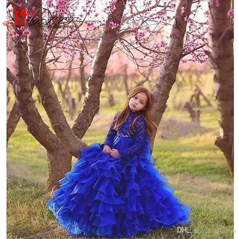 Schöne königsblaue Mädchen-Festzugkleider, Spitzenapplikationen, abgestuftes Organza, lange Ärmel, Rüschen, Blumenmädchenkleid für die Hochzeit