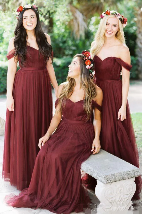 2018 Burgundy Bridesmaid Dresses Country Style Off Shoulder Beach Wedding Party Gästklänningar Maid of Honor Dress Cheap