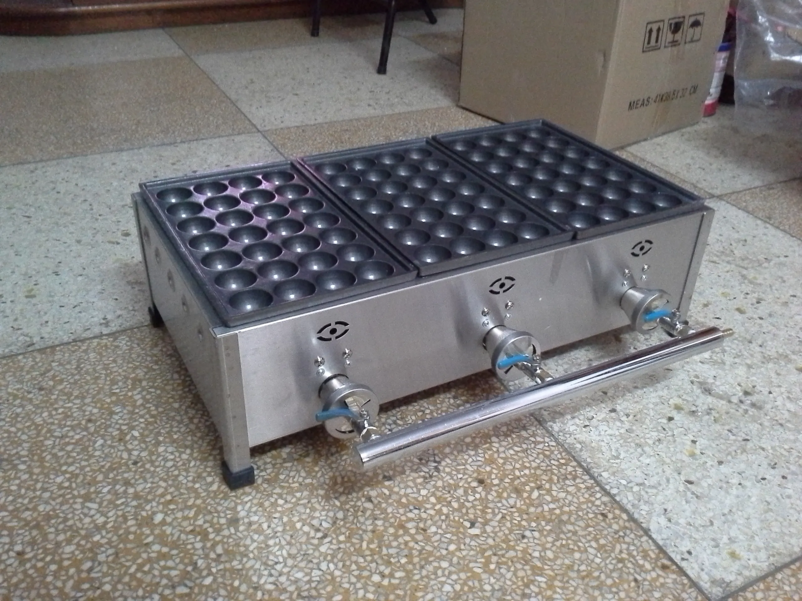 Livraison gratuite LPG Type de gaz Takoyaki Machine Machine à boulettes de viande Machine à boules de poisson