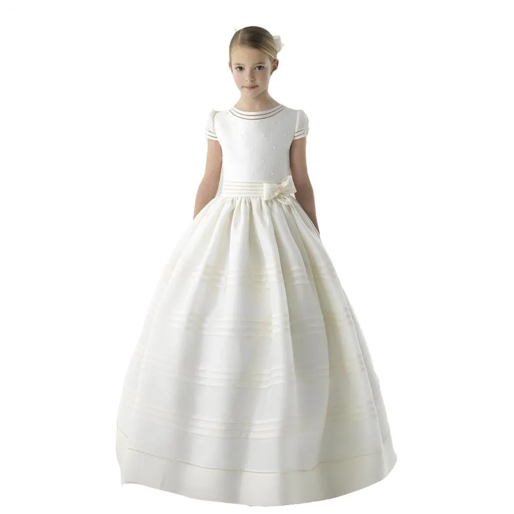 2020 Ny vit Elfenben Satin Ankomst Flower Girl Dress First Communion Klänningar för Flickor Kortärmad Bälte med Blommor Skräddarsy