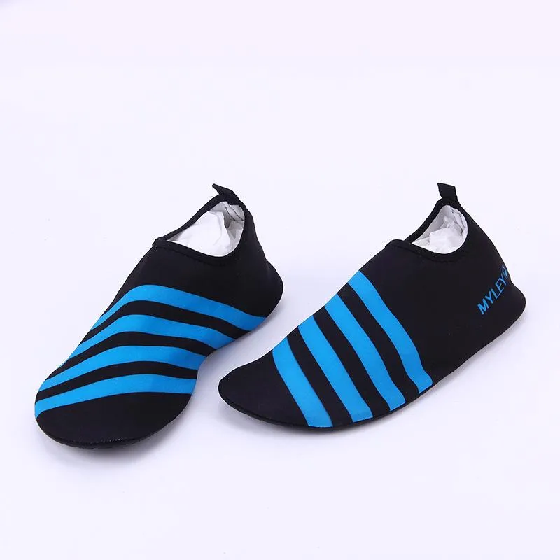 Vente chaude - Chaussures de sport élastiques et confortables en plein air Hommes et femmes Surf Aqua Beach Chaussures d'eau Yoga Natation Chaussettes de plongée plage