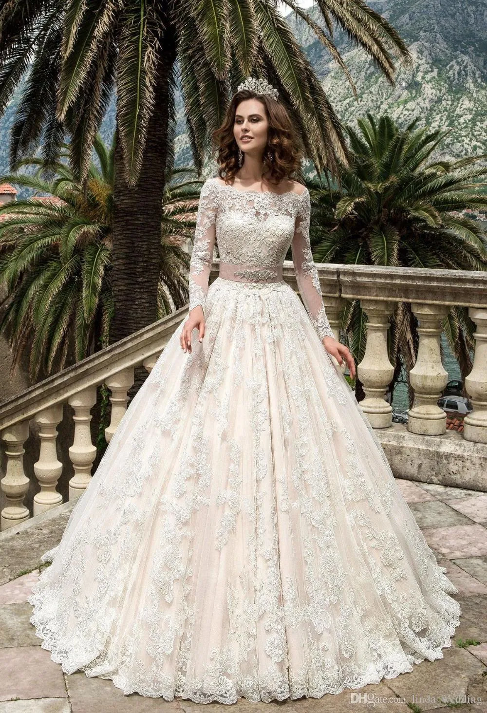 2019 Stunning Full Sleeves Lace Ball Gown Wedding Dress Vintage