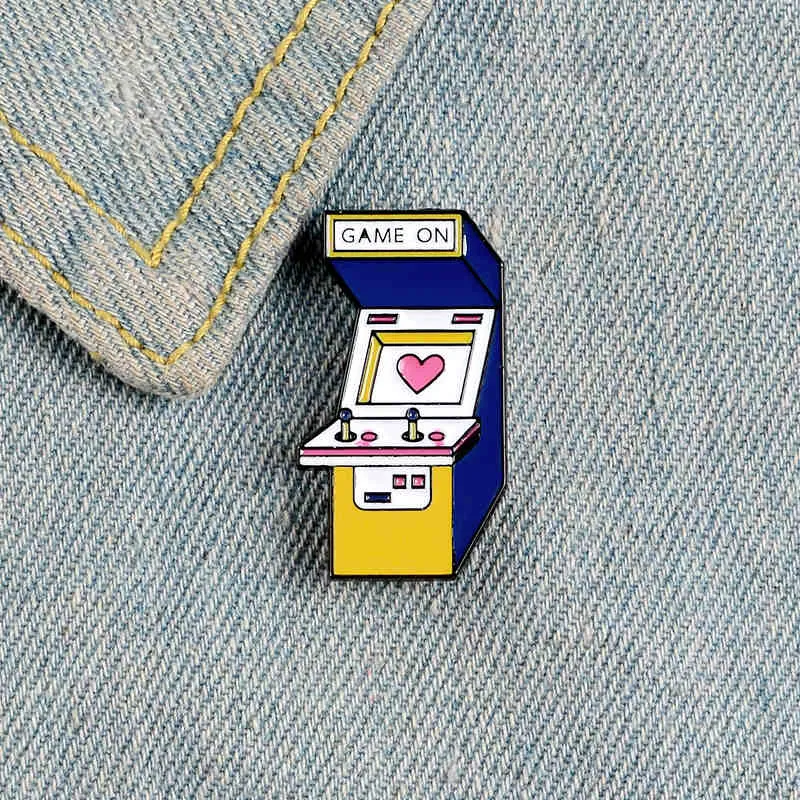 Game Machine Emaille Pin Video Games Badge Pink Heart Broche Cartoon Rocker Love Clothes Rugzak Tas Revers Pin Sieraden Gift voor Kid