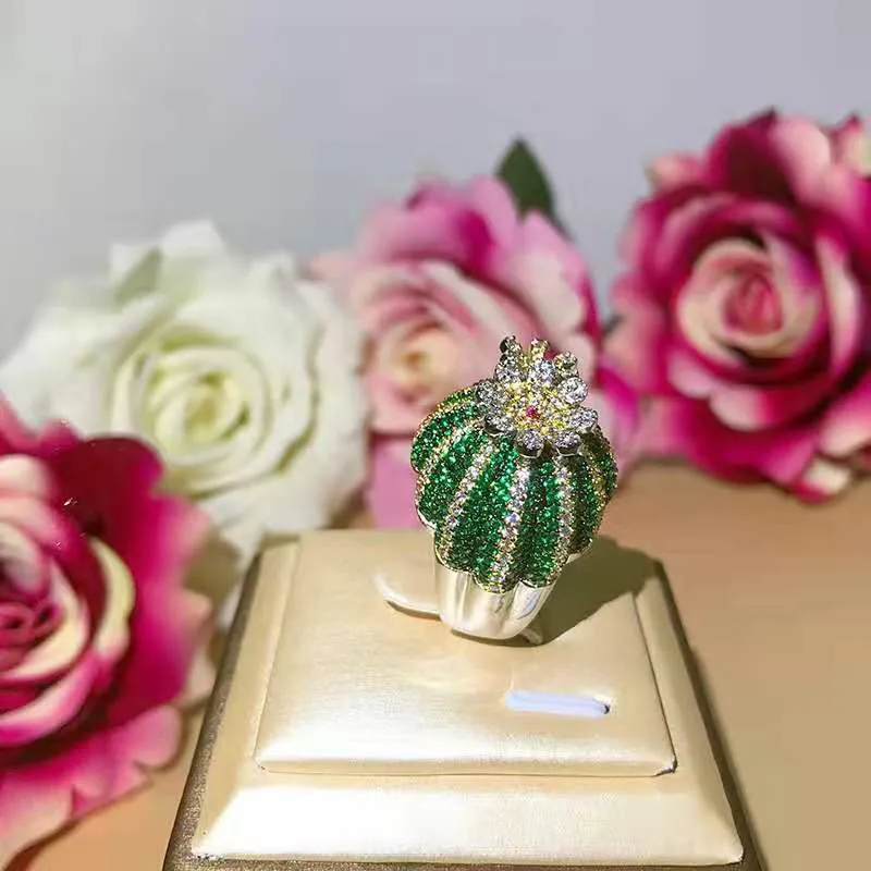 Fashion - model zamienia pierścień otwierający, wkładki zielony cyrkonowy kwiat kaktusowy pierścień otwierający, obraca pierścień dziewczyny kwiat
