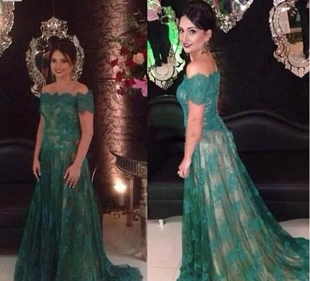 2018 Vestidos de noite de renda verde uma linha de manga curta varrer trem strapless scallop pescoço formal vestido de noite botões 2019 vestido de baile