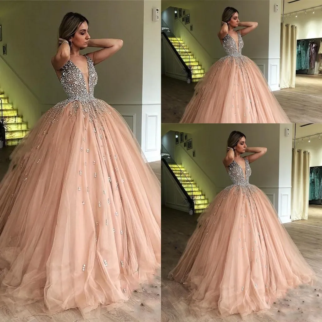 Bling Nowa tania suknia balowa sukienka Quinceanera Deep V szyja kryształowy koralik szampan puffy słodki 16 tiulowych imprezę na balu wieczorowe suknie