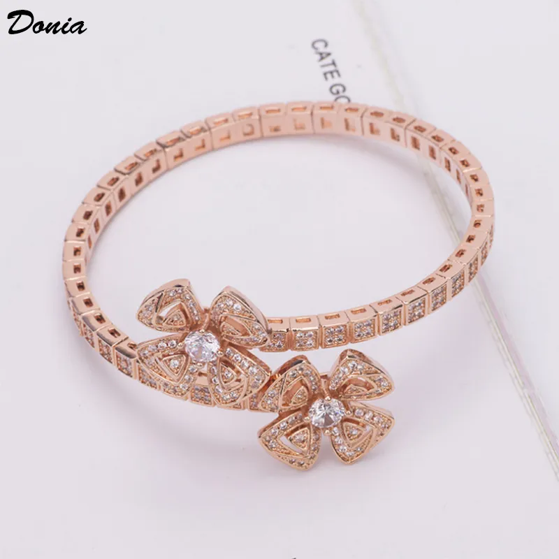 Donia Sieraden Luxe Bangle Party European American Fashion Card Series Flower Classic Micro-Inlaid Zirkoon Armband Designer Gift