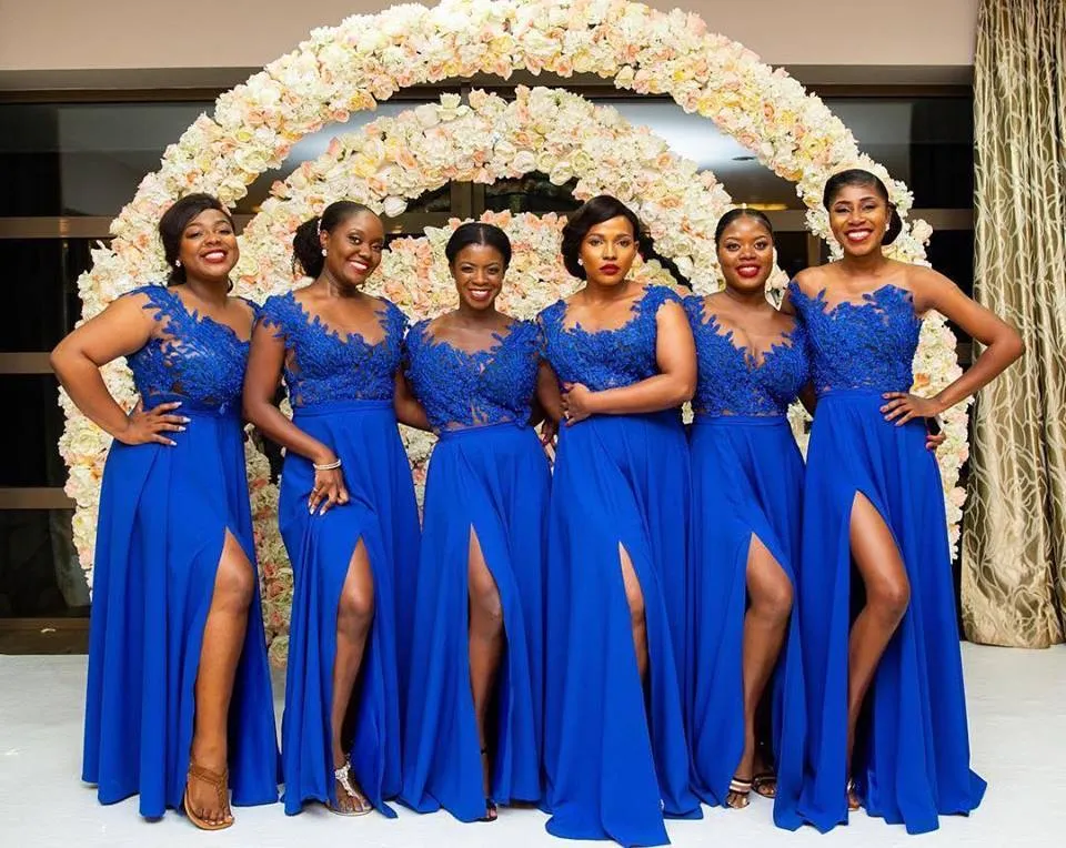 En linje Chiffon African Plus Size Royal Blue Bridesmaid Dresses Long Cap Sleeve Split Side Sexig billig Top Lace Party Evening Gown 23118