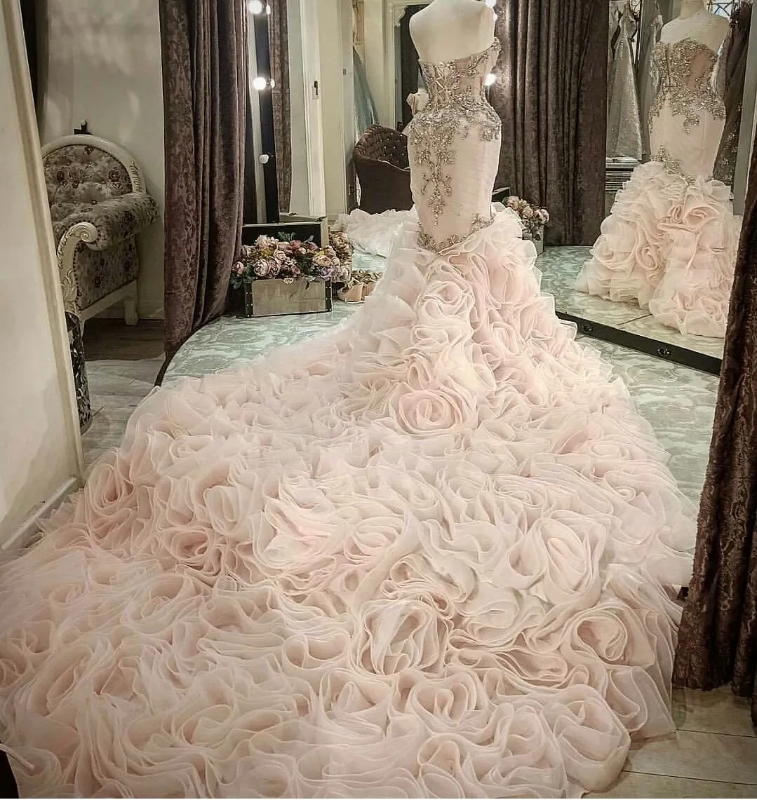 2019 Suknie ślubne syreny plus rozmiar kryształowe koronki koraliki wielopoziomowe długi pociąg afrykańska suknia ślubna