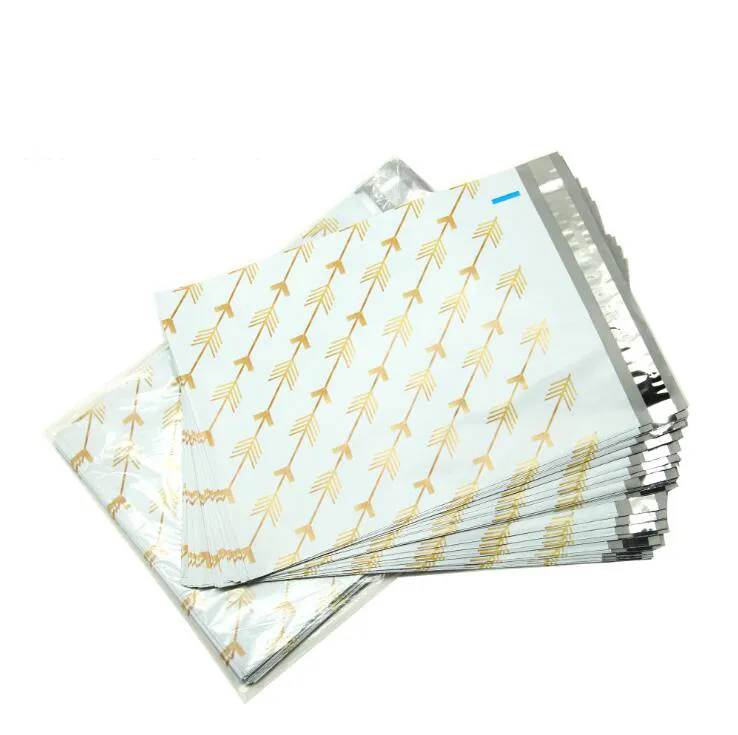 25.5 * 33cm 10 * 13 100pcs polegadas / lot Golden Arrow Pattern Mailing Poly Mailers Auto Seal saco de plástico Envelope Personalidade embalagem postal Bolsas