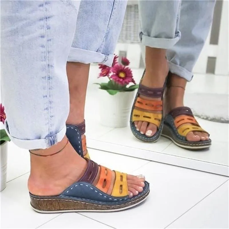 Keilabsatz-Slipper 2019 Sommer-Frauen-Dame-Retro-Nähte ColorCasual Low Beach Open Peep Toe Sandalen 3 Farben Schuhe Slides