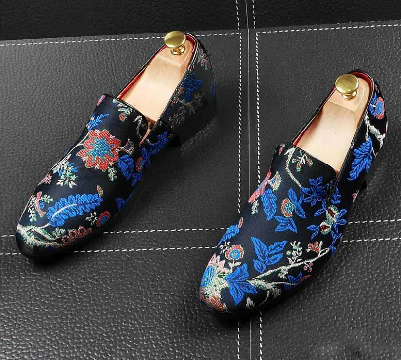 newPromotion Nova Primavera Homens Velvet Loafers Partido Shoes casamento Estilo Europa bordados chinelos pretos de veludo azul mocassins de condução