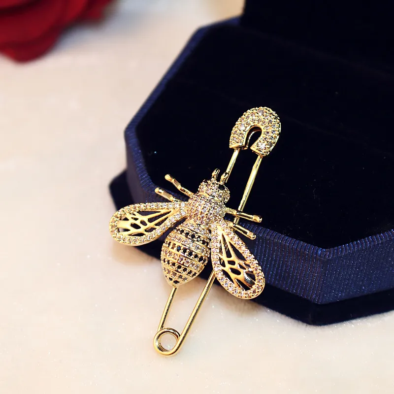 New fashion design lady bee brooch temperament luxury diamond brooch fashion trend brooch scarf buckle ladies clothing accessories268u