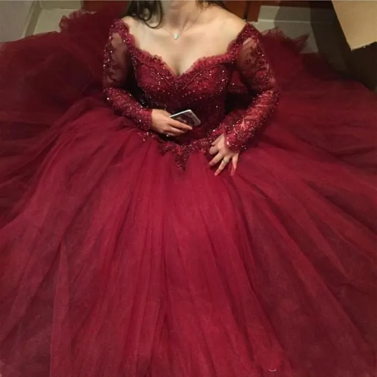 2020 New Burgundy Ball Gown Quinceanera Dresses Off Shoulder Long Sleeves Lace Appliques Beaded 16 Puffy Tulle Plus Size Prom Evening Gowns