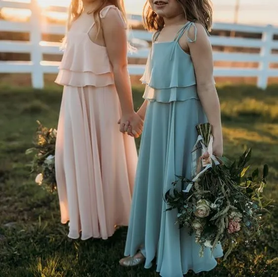 Splendidi abiti da ragazza di fiori Bohemian Beach Garden Abito da ragazza di fiori in chiffon Lunghezza pavimento Abiti formali per bambini per matrimoni su misura