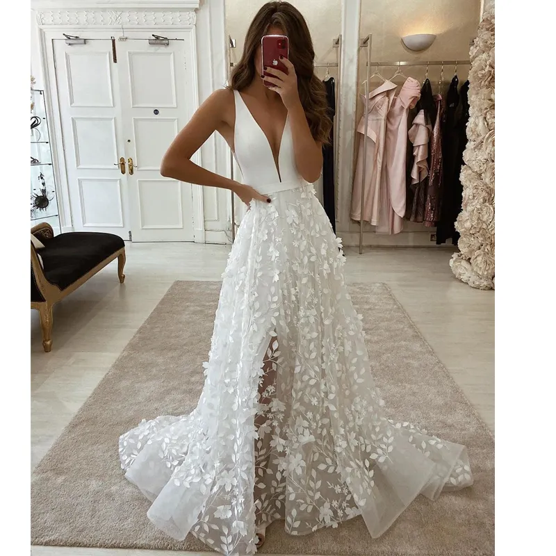 Klasyczna Koronkowa Linia Suknie Ślubne Sheer De Neck Beach Suknie ślubne Appliqued Tulle Sweep Train Robe de Mariée