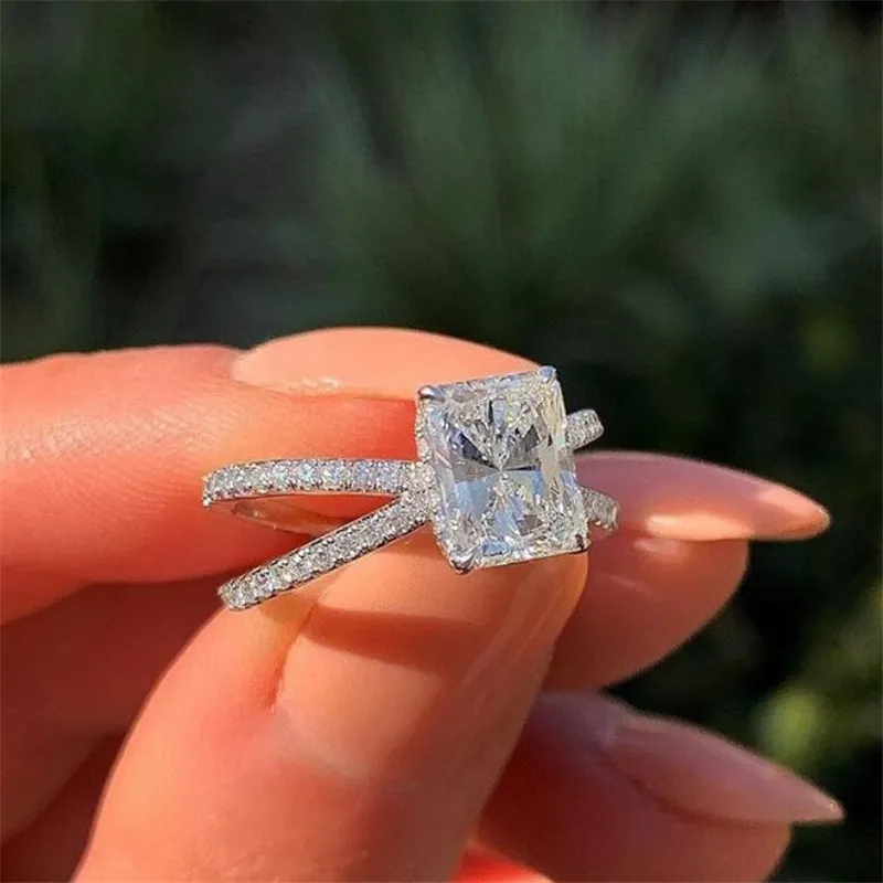 Anello per fedi nuziali incrociate Gioielli di moda semplici Argento sterling 925 Princess Cut Topazio bianco Diamante CZ Anello di fidanzamento per donne con promessa popolare