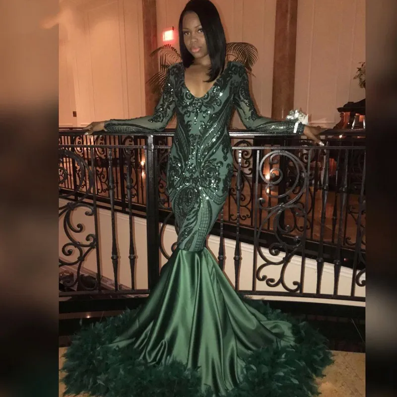 Mörkgröna sjöjungfrun långärmad prom klänningar v nacke sequined fjäder Emerald Celebrity Gown Sweep Train Afrika kvällsklänningar