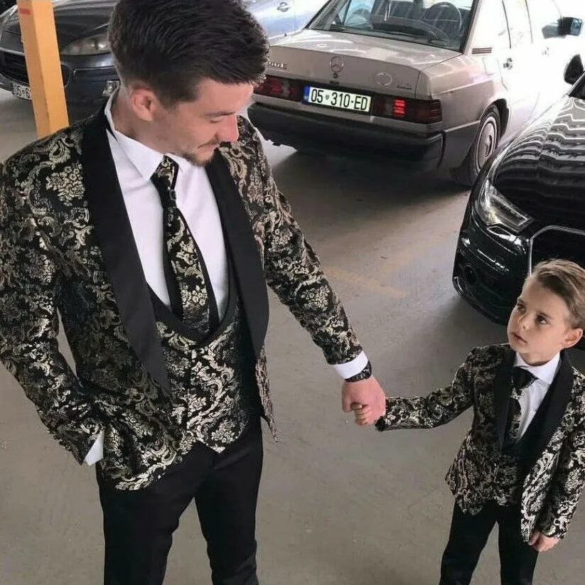 2019 Strand-Groomsmen-Smoking mit spitzem Revers, Herren-Muster-Anzüge, Hochzeits-Smoking, maßgeschneiderter Anzug für Männer, Ballkleider