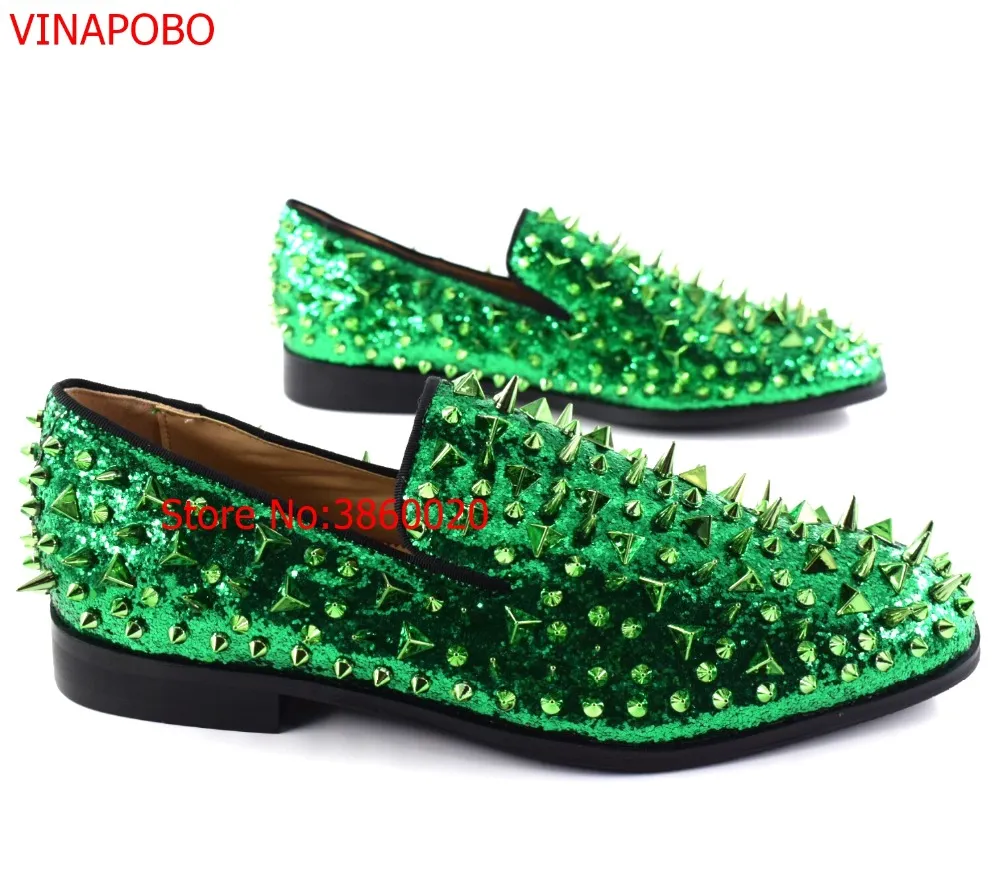 Moda Green Spiked Moafers Sapatos Homens Redondos De Tee Bling Lantejoulas Banque Sapatos De Casamento Mens Deslizamento Em Rios Homens Casuais Couro