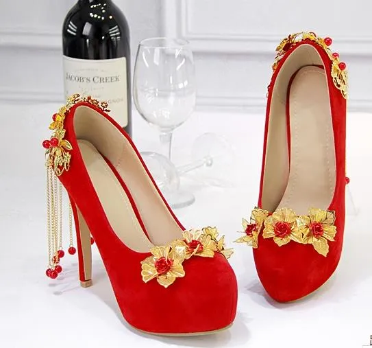 Taglie forti 33 34-40 41 42 Scarpe da sposa con catena di fiori in oro rosso Scarpe con tacco alto di lusso da donna