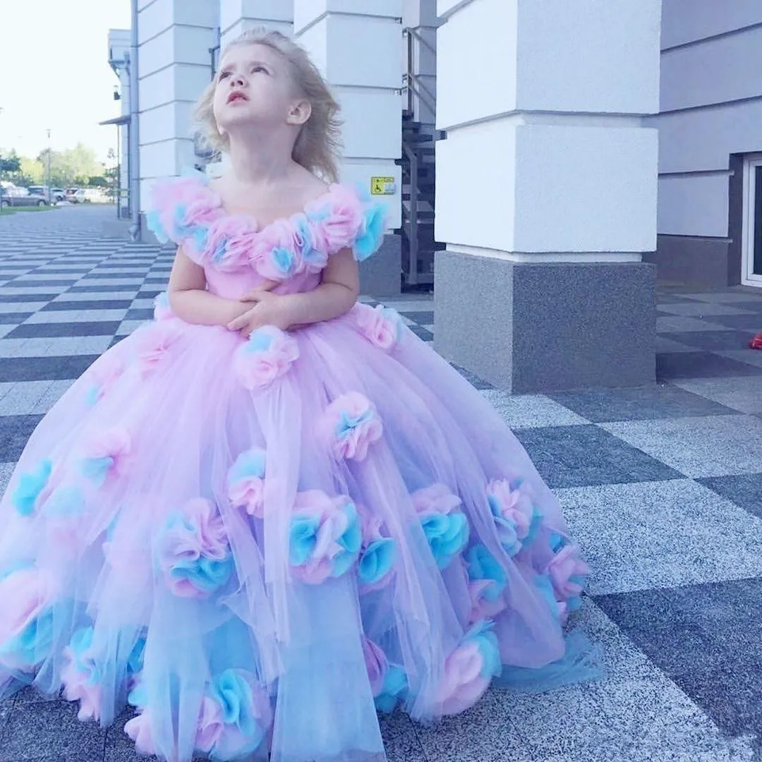2020 New Princess Girls Pageant Dresses Off Shoulder Kids Flowers Puffy Open Back Sweep Train Flower Girls Dress For Wedding Birthday Gowns