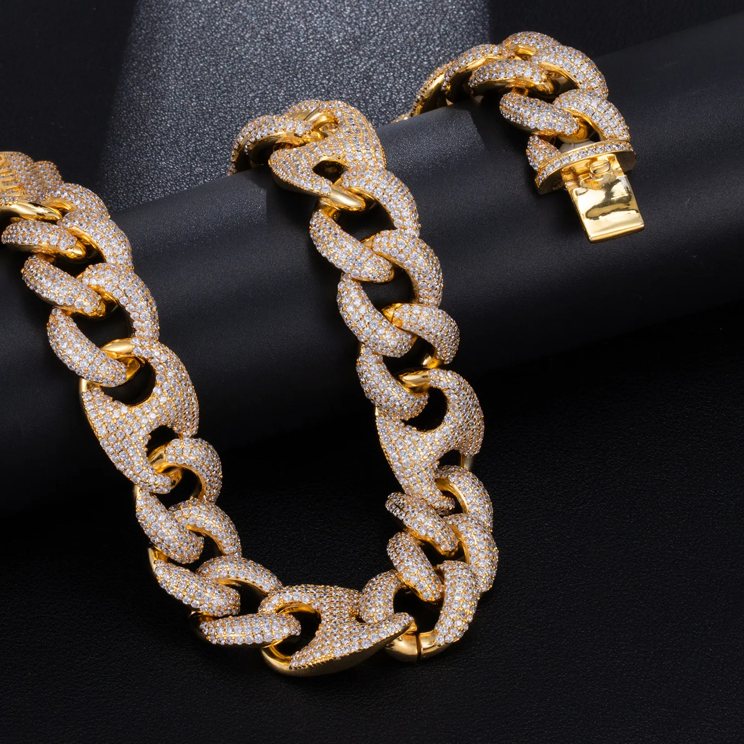 OUT OUT CUBAN LINK CHEANGE 18 мм Бедро бедро Блешевые цепи Ювелирные Изделия Мужчины Золотая Роскошь Дизайнер Алмазные Ожерелье Мужской Hiphop Rapper Мода Аксессуары