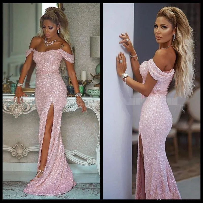 Nuevos vestidos de noche de color rosa brillante Lentejuelas fuera del hombro Sirena larga Lado dividido Sin espalda Funda con faja Formal Tallas grandes Vestidos de fiesta de graduación baratos