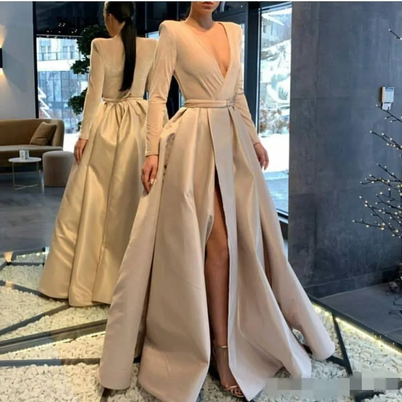 2020 Ny Dubai Arabiska Prom Klänningar Velvet High Split Långärmad Plungning V Neck Satin Evening Party Gown Formell Tillfälle Används Skräddarsy