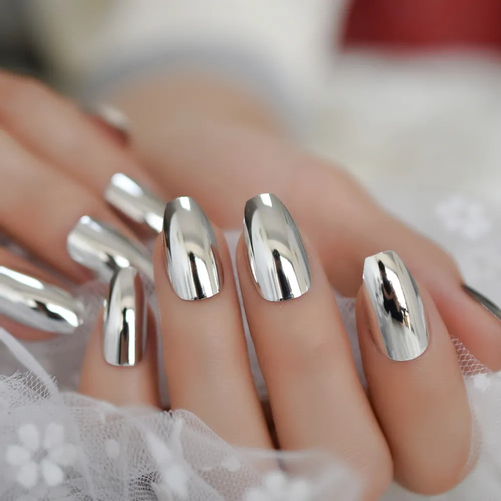 Falsas Nails Bright Silver Mirror Artificial Set de uñas en forma de ataúd Kit de acrílico de cromo metálico con pestañas adhesivas