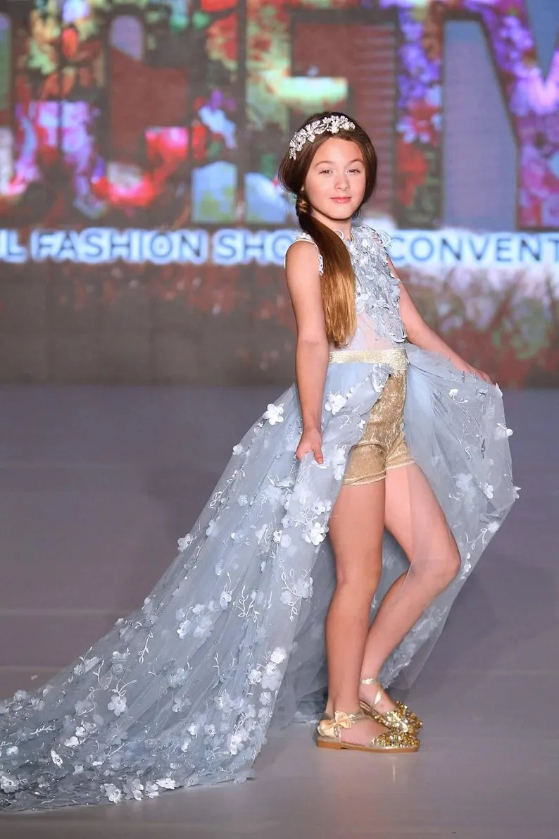 Sky Blue 3D Floral Applique Communion Dress With Train With Gold Sequins  And Split Perfect For Pageants, Communion, And Special Occasions From  Greatvip, $88.07