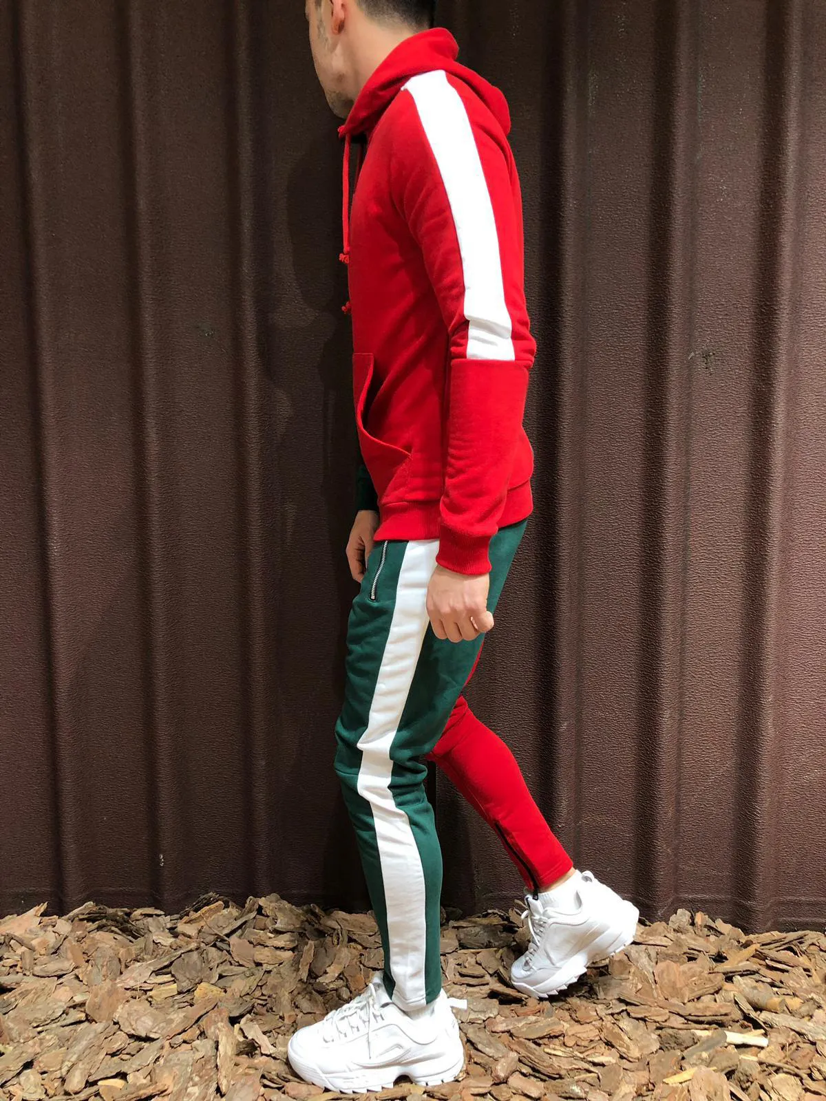 DHgate.com:Mens 2-Piece Sports Suit: Half Black, Half White
