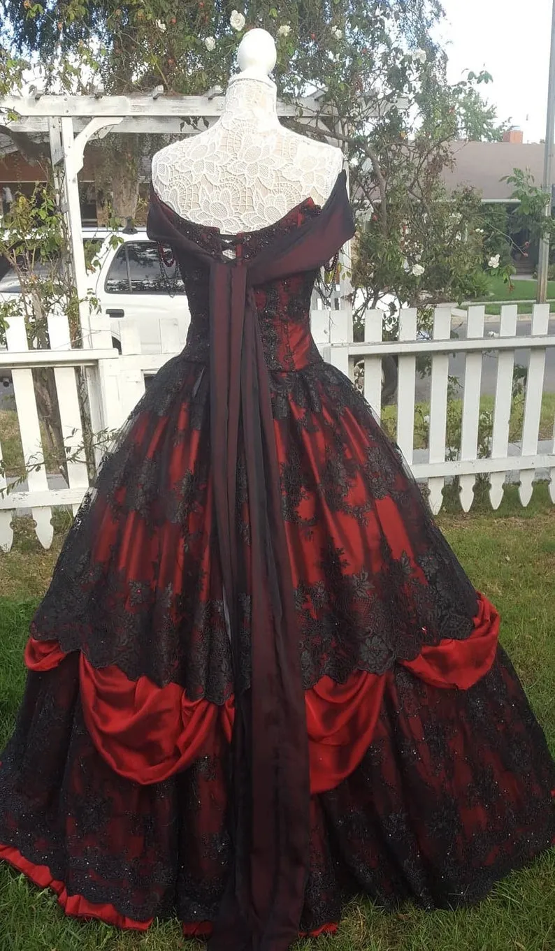 Gothique Belle Rouge Noir Dentelle Robes De Mariée Vintage À Lacets Corset Sans Bretelles À Niveaux Beauté Hors Épaule Plus La Taille Robes De Mariée285x