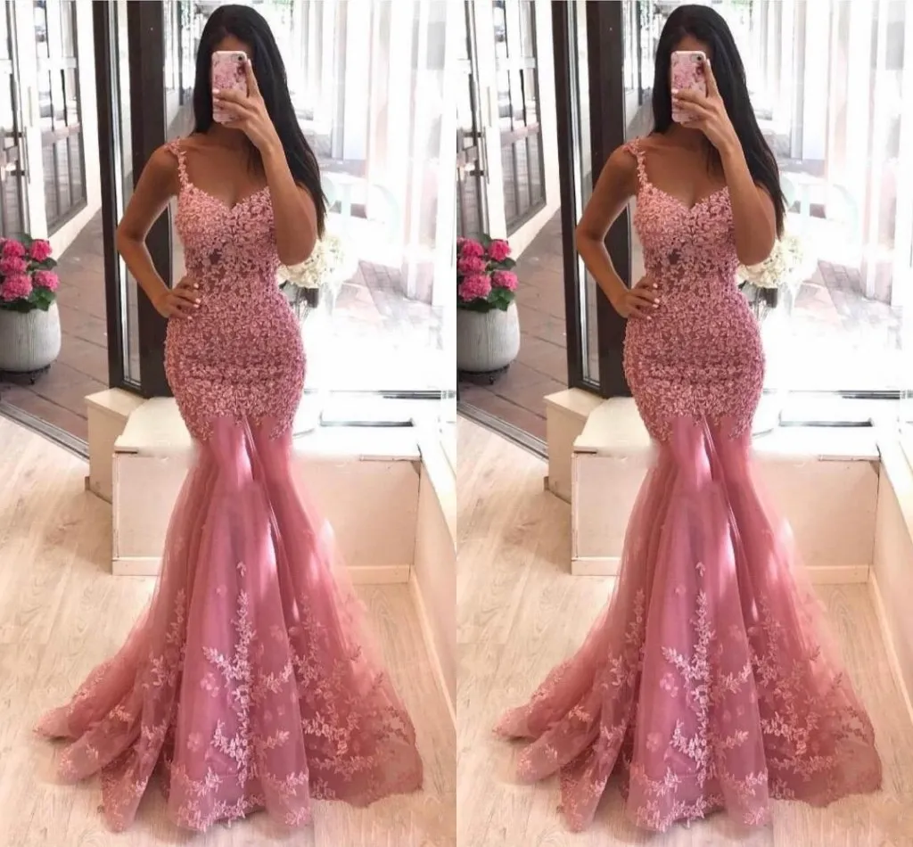 Plus Size Blush Różowy Zroszony Mermaid Prom Dresses V Neck Koronki Appliqued Suknie wieczorowe Sweep Sweet Dress Ogstuff Vestidos de Fiesta
