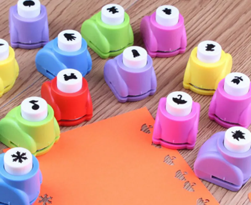 10 Uds X Mini cortador de papel forma de dibujos animados perforadora tarjeta artesanal DIY