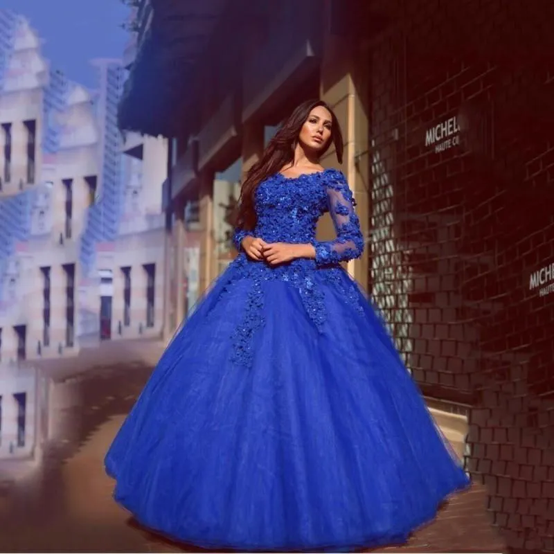 Ärmel Royal Long Blue Süße Quinceanera-Kleider mit handgefertigten Blumen V-Ausschnitt Ballkleid-Abschlussballkleid Maßgeschneiderte arabische Abendgarderobe