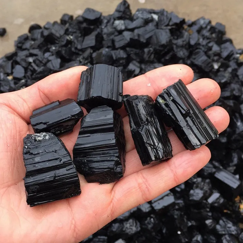 Spécimen minéral de roche de pierre brute de cristal de Tourmaline noire naturelle de 100 g/sac