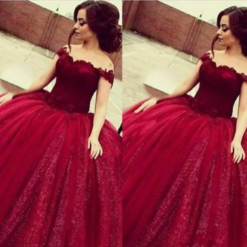 2020 New Hot Dark Red Quinceanera Vestidos de gala Vestidos Apliques de encaje Gorro Mangas Sweet 16 Sweep Train Plus Size Puffy Party Prom Vestidos de noche