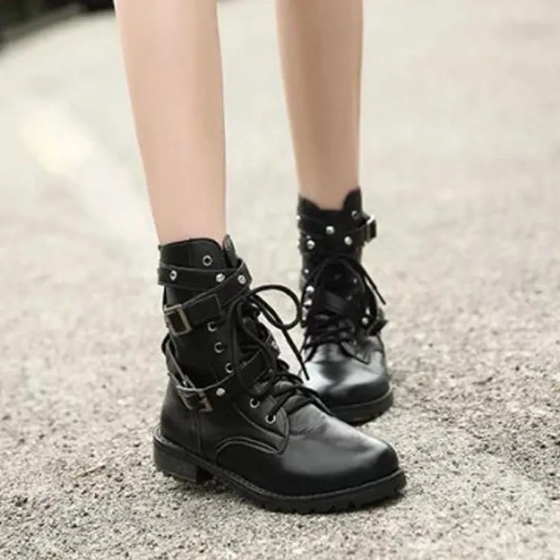 Vendita calda- Moda Nuovo stile punk gotico Cinture con lacci Stivali con punta tonda Scarpe da donna Stivali corti Trasporto di strada motore mujer zapatos