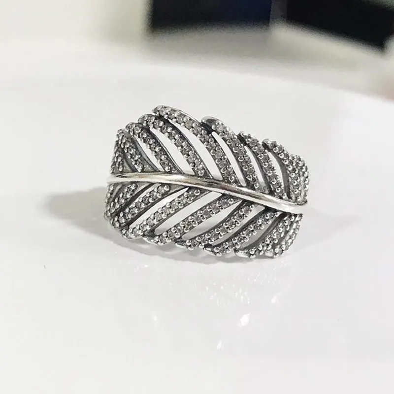 Feather Ring – Laurence Coste
